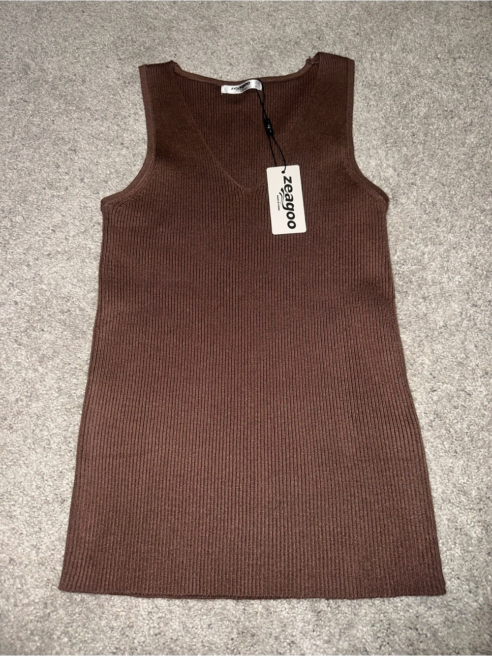 New with tags - Zeagoo Brown Ribbed V-Neck Sleeveless Knit Tank Top
